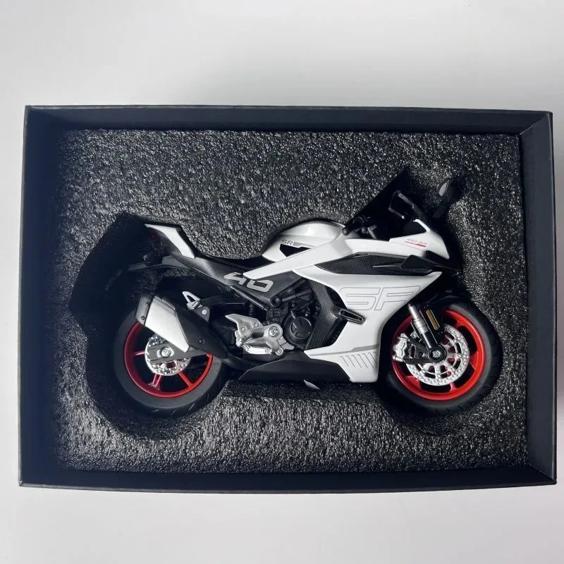 CFMOTO 450SR รถจักรยานยนต์รุ่นโลหะผสมเลียนแบบของขวัญเด็กผู้ชายคอลเลกชันเทศกาลคนรักแสดงรายการตุ๊กตา