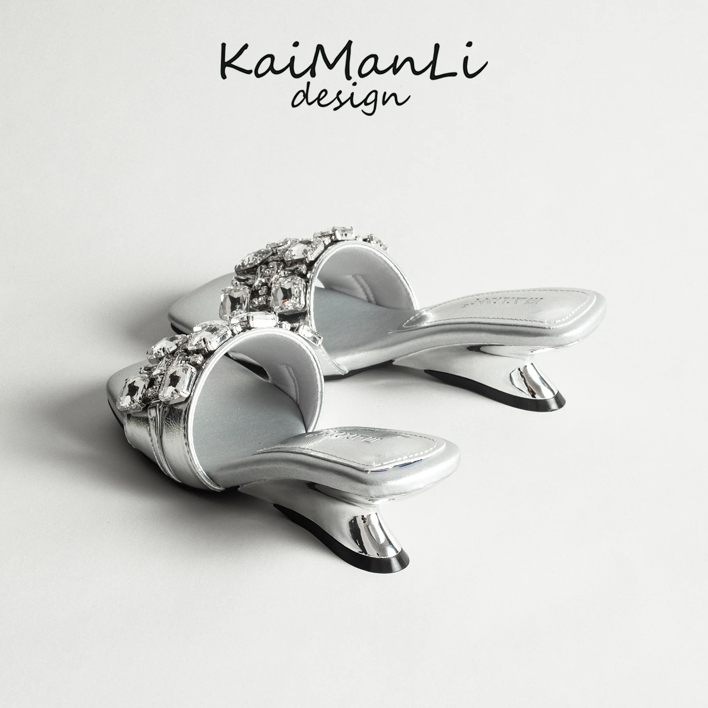 

Silver Elegance Wedge Slippers Women's Summer New Outdoor Wear Rhinestone Sandals Fashion Semi-Slippers Casual Slip-On Shoes