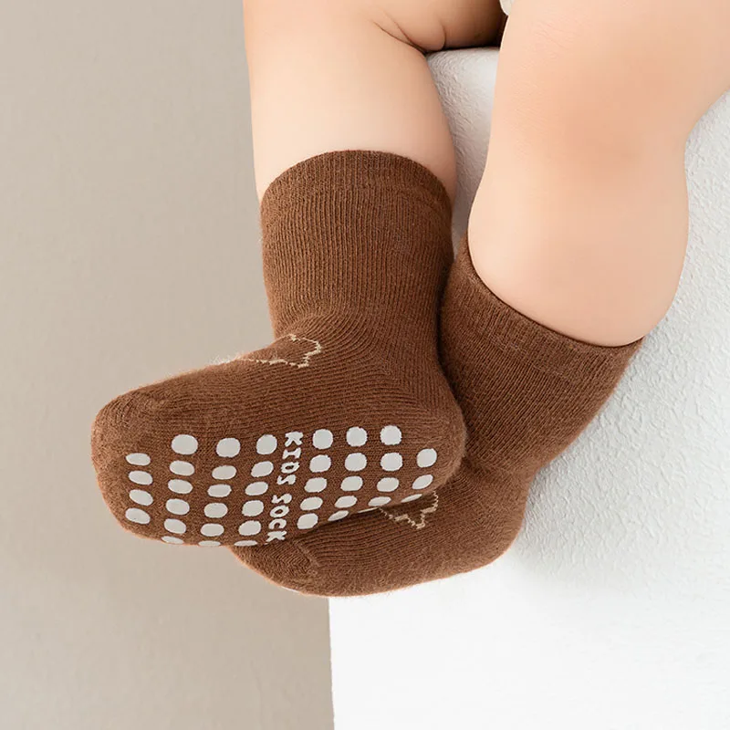 5 Paar rutschfeste Kindersocken aus Baumwolle für Jungen und Mädchen, niedliches Cartoon-Muster, bequeme, atmungsaktive Bodensocken für Babys und Kleinkinder – Detail 5