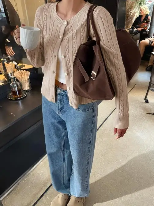 

2025 Autumn/winter Vacation Button Knitted Shirt Sweater Jacket Women's Wear