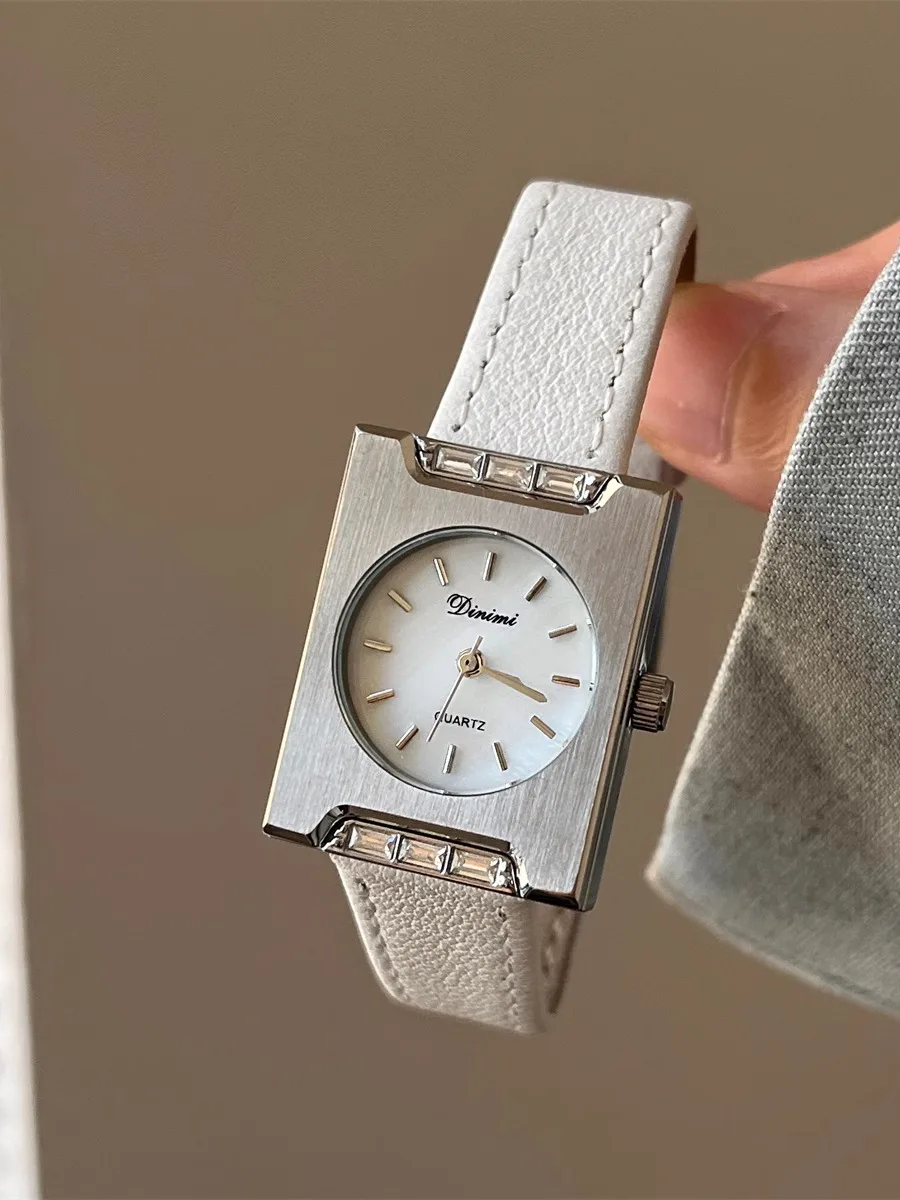 

New women's wristwatchsquare dialretro stylelight luxuryhigh-end feel leather strap, quartz watch, suitable as a gift for women.