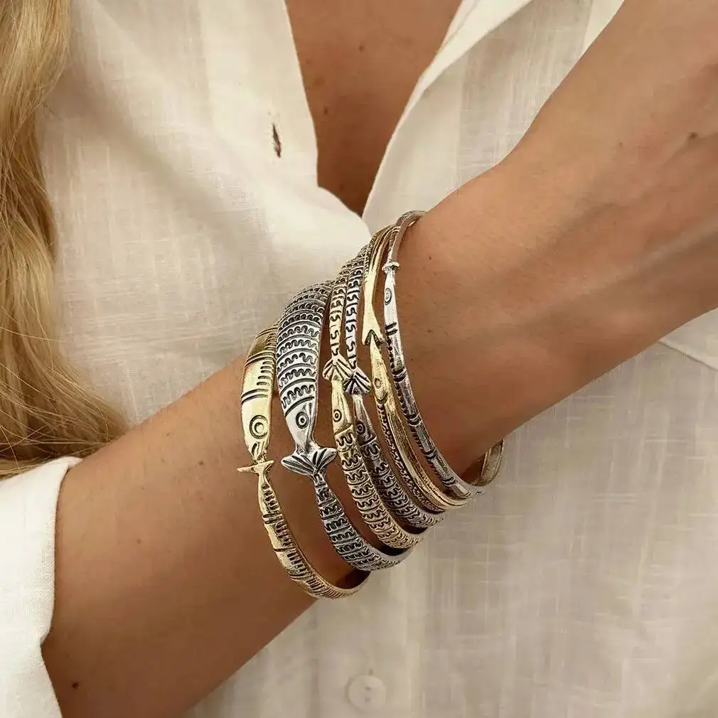 

KunJoe 6Pcs/Set Creative Golden Silvery Fish Stacked Bangle Bracelet for Women Retro Geometric Irregular Bracelet Jewelry Gift