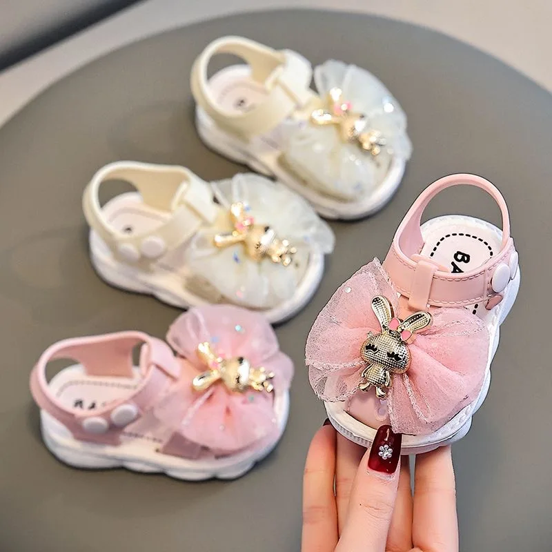 

In 2025, the latest popular women's sandals feature floral designs, sweet and lovely bows, lightweight and breathable materials,