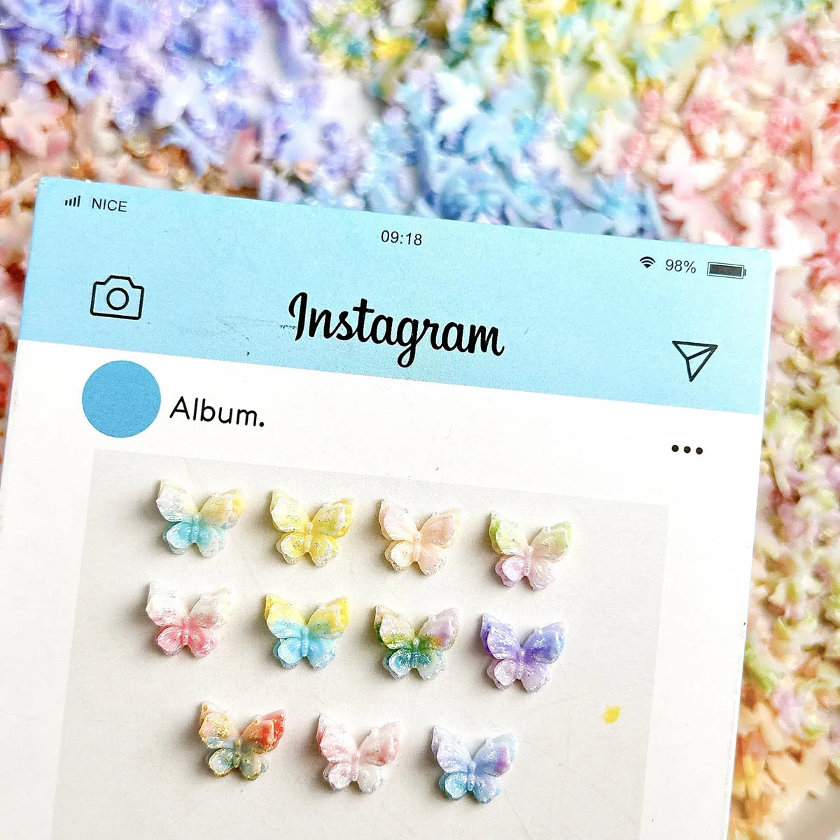 50PCS Farbverlauf Farbige Leuchtende Schmetterling Harz Nail art Dekoration Doppel Schicht Verträumte Shinny Schmetterling Nail art Charms für DIY