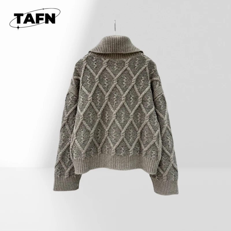 100% caxemira 2025 clássico estilo retrô cardigã de caxemira, calor luxuoso para configurações casuais AI0316