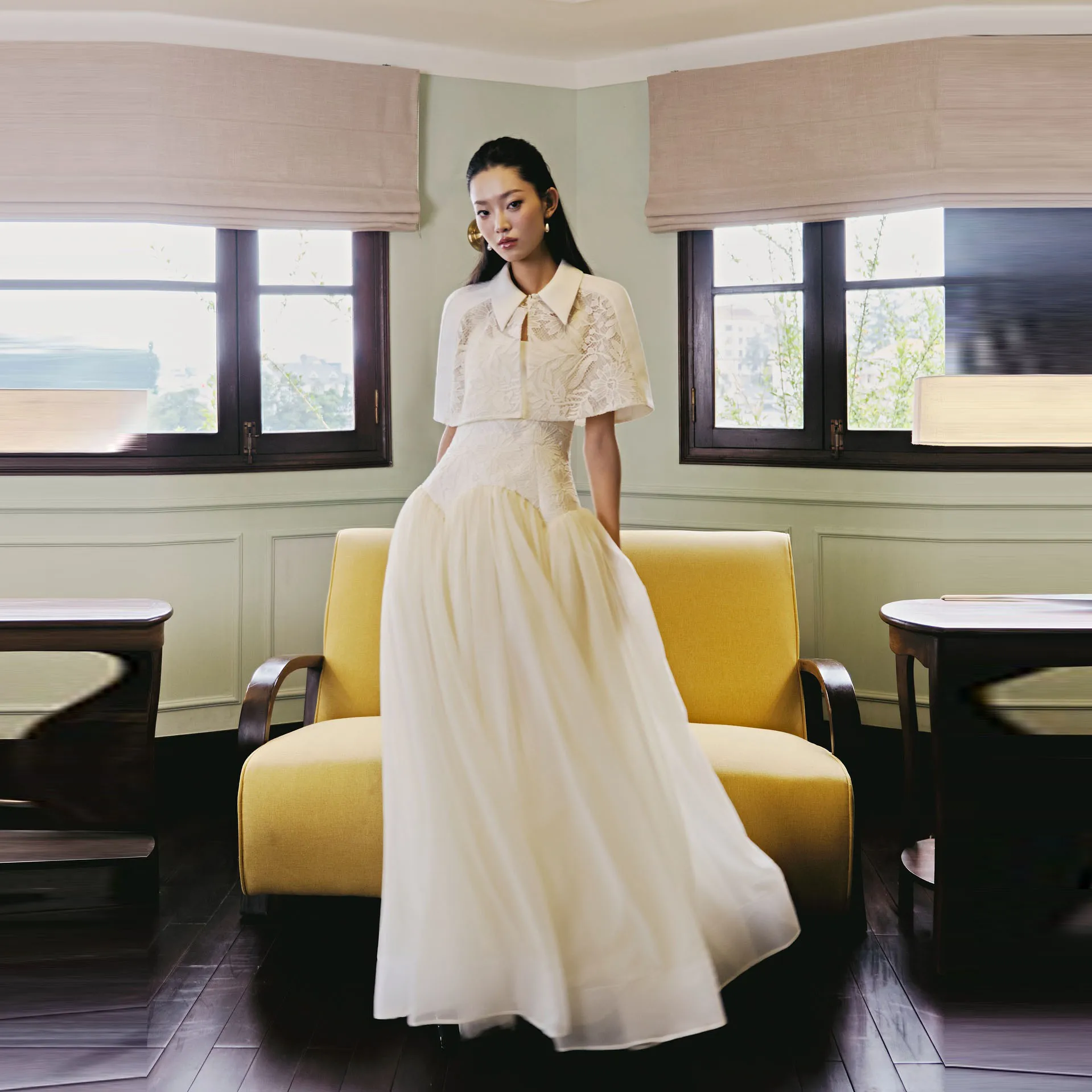 エレガントなバロックレースドレス ホワイトマキシイブニングドレス 繊細な手作りの刺繍、結婚式に最適 フォーマルなイベントに最適