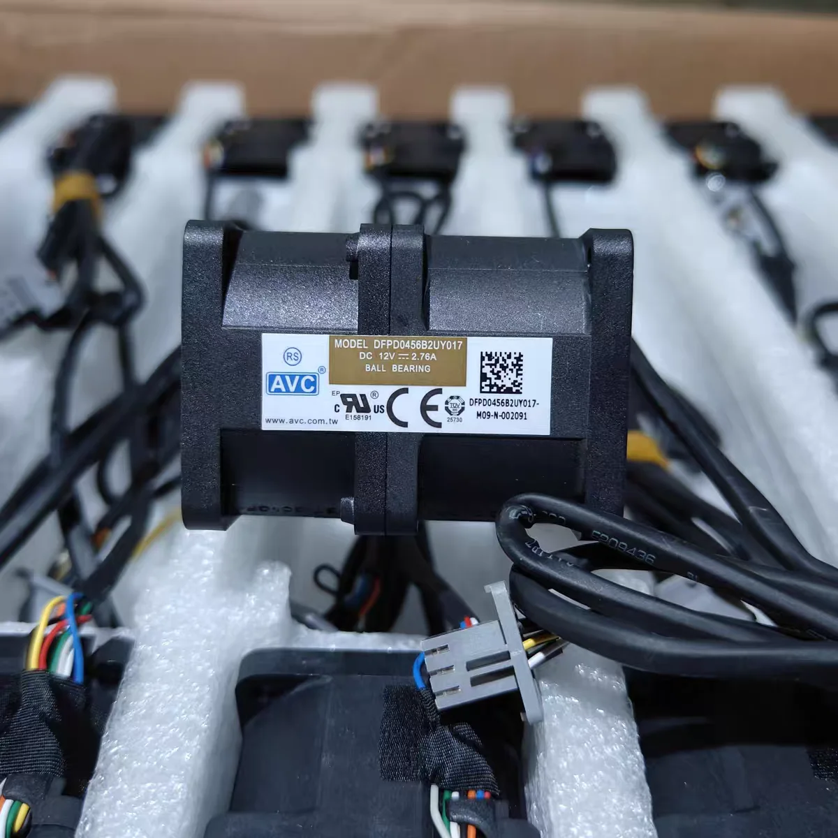 

Brand-new original AVC DFPD0456B2U 12V 2.76A 4056 server cooling violent fan