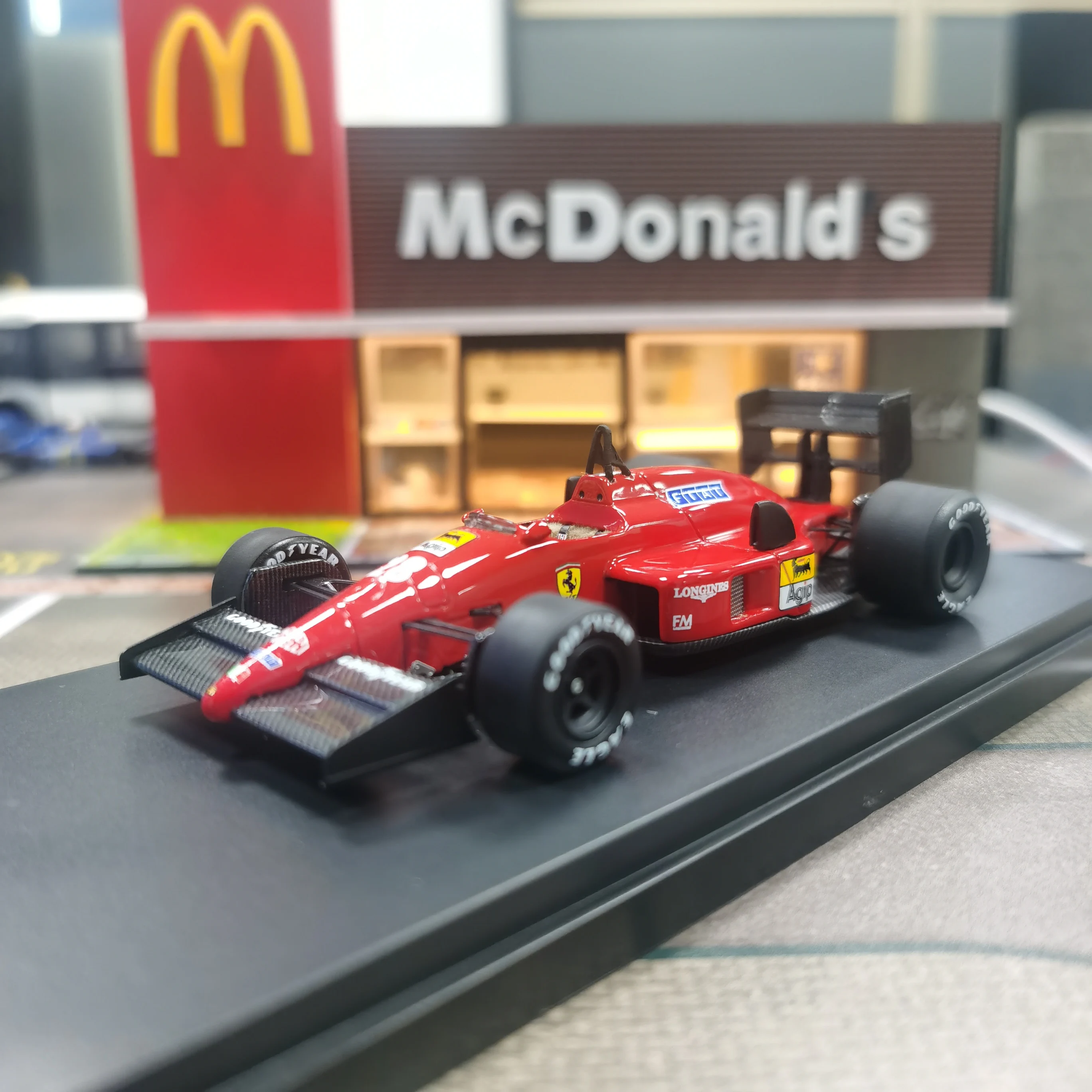 gp-1-64-f1-f1-89-fin-de-version-28-modele-de-voiture-en-resine-gerhard-berger