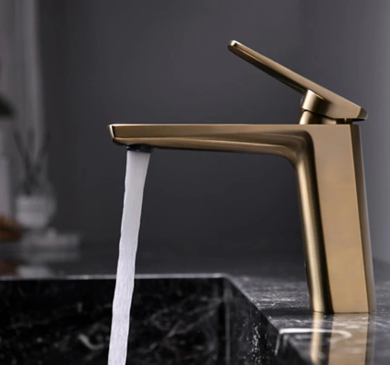

Матовое золото Смесители для ванной комнаты Квадратный смеситель для раковины Смеситель для умывальника для гурманов Современный кран для горячей и холодной воды Латунь