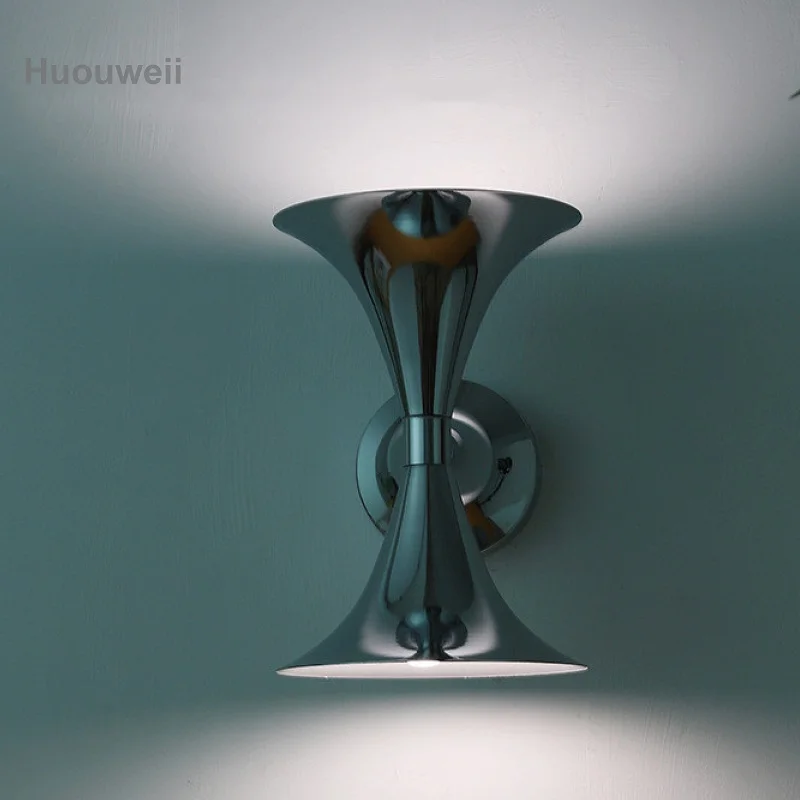 Lampada da parete da comodino per camera da letto retrò Lampada da corno di lusso Luce decorativa per corridoio a LED premium