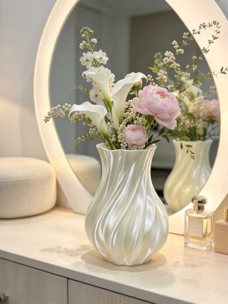 Suitable for Office Desks, the Silk-White Swirl Texture Vase Is a 3D-Printed Pearlescent White Mini Desktop Flower Vessel. Its Soft, Flowing Lines Relieve Visual Fatigue from Work. Its Delicate Pearlescent Texture Adds a High-End Feel to the Desktop. Its Compact Size Does Not Take up Office Space. It Can Be Used to Insert Small Bouquets or Dried Flowers to Decorate Your Workstation. It Is Suitable for Study Rooms, Offices, and School Desks. Its Simple White Design Does Not Stand Out. It Is Both a Desktop Flower Vessel and a Healing Ornament