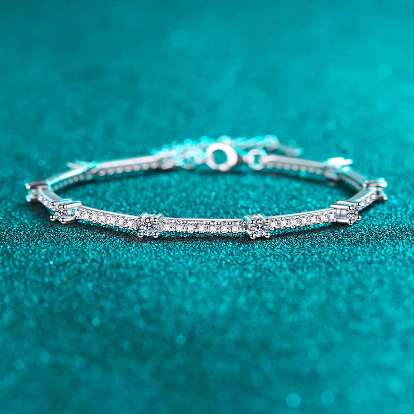 

Platinum Pt950 1.67ct Moissanite Bracelet for Women Niche Temperament Hand Diamond Jewelry Valentine's Day Gift for Girlfriends