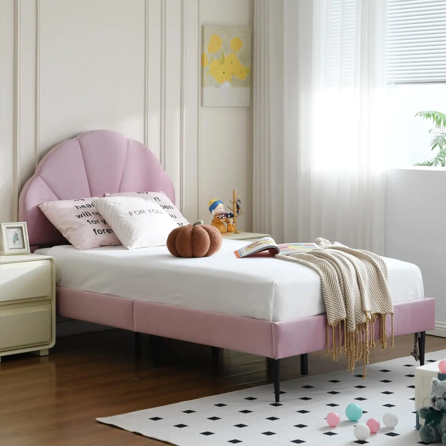 

VELOCAVA Pink Twin Bed with Seashell Headboard, Velvet Upholstered Platform Bed Frame for Girls Kids with Wooden Slats Support,