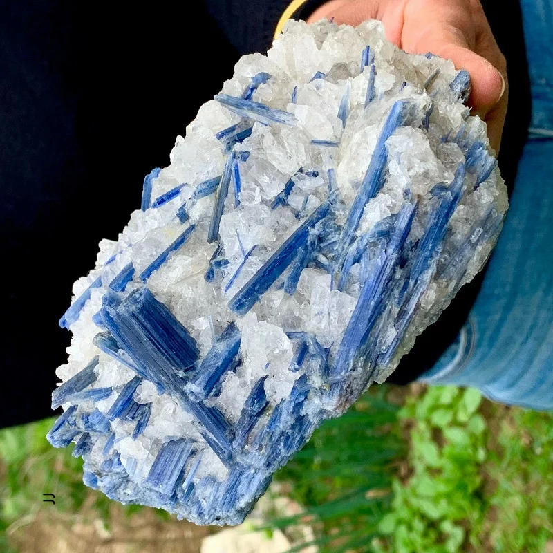KYANITE MINERAL SPECIMEN 1