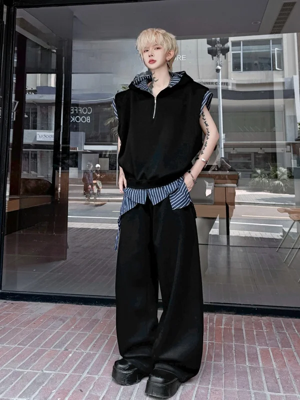 

Корейский модный спортивный комплект из двух предметов: жилет с капюшоном и подплечниками, мужская толстовка с клетчатым узором и шапка, а также трендовые широкие брюки.