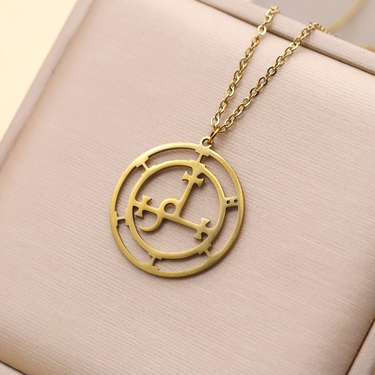 Chandler Hollow Sigil of Lilith Pendant Necklace for Women Men Solomon Occult Amulet Stainless Steel Jewelry Gift