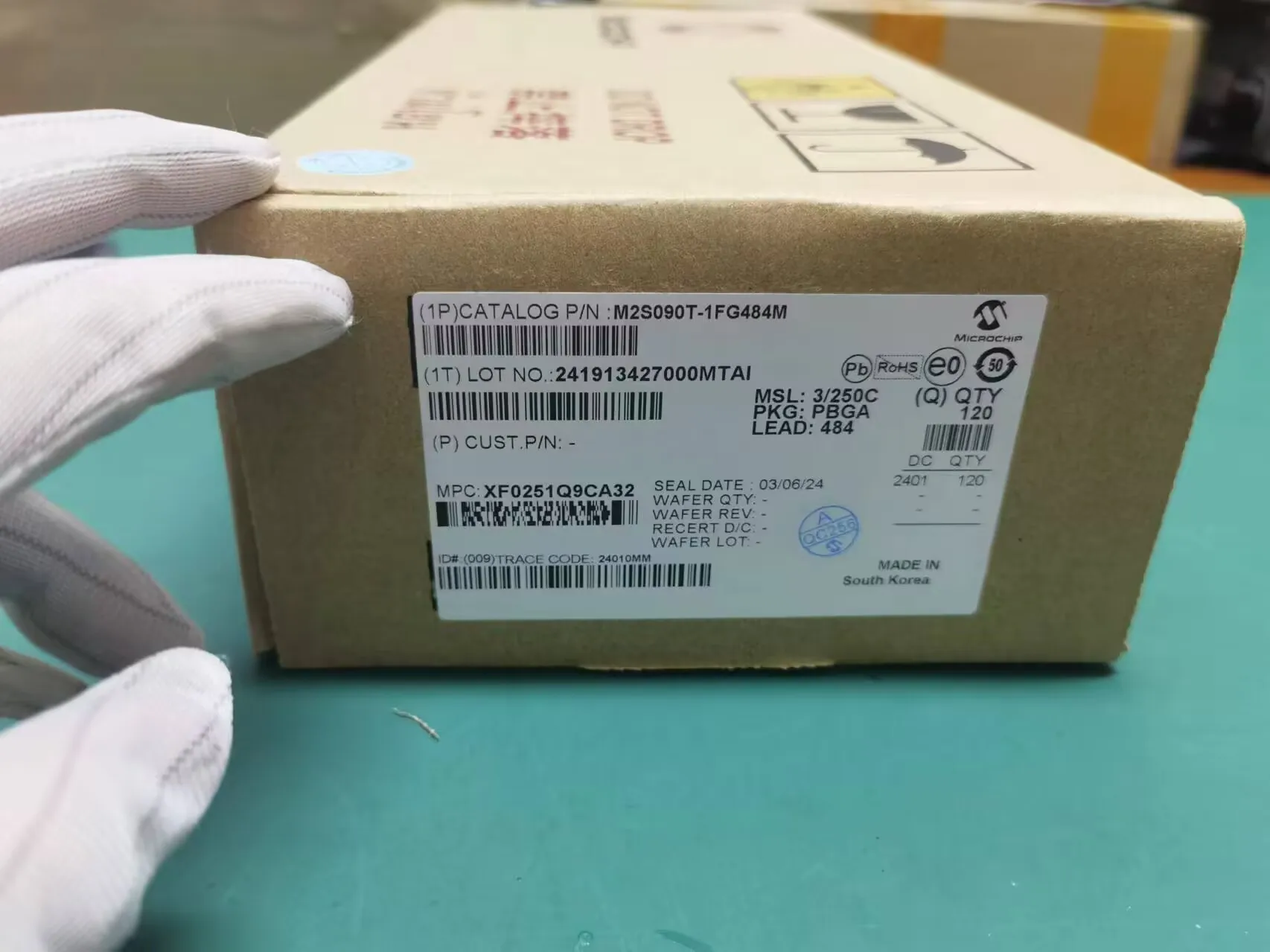 M2S090T-1FG484M  Microchip FPGA SmartFusion2Family 86184Cells 1.2V 484-Pin FBGA Tray