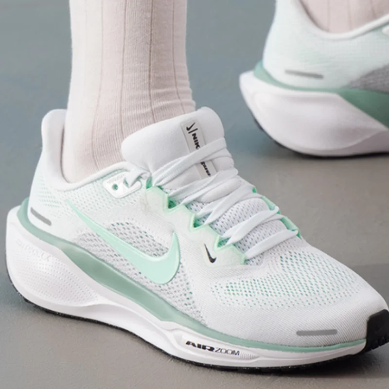 Bild 3: Nike Damen-Laufschuhe im Mid-Cut-Stil FD2723-113