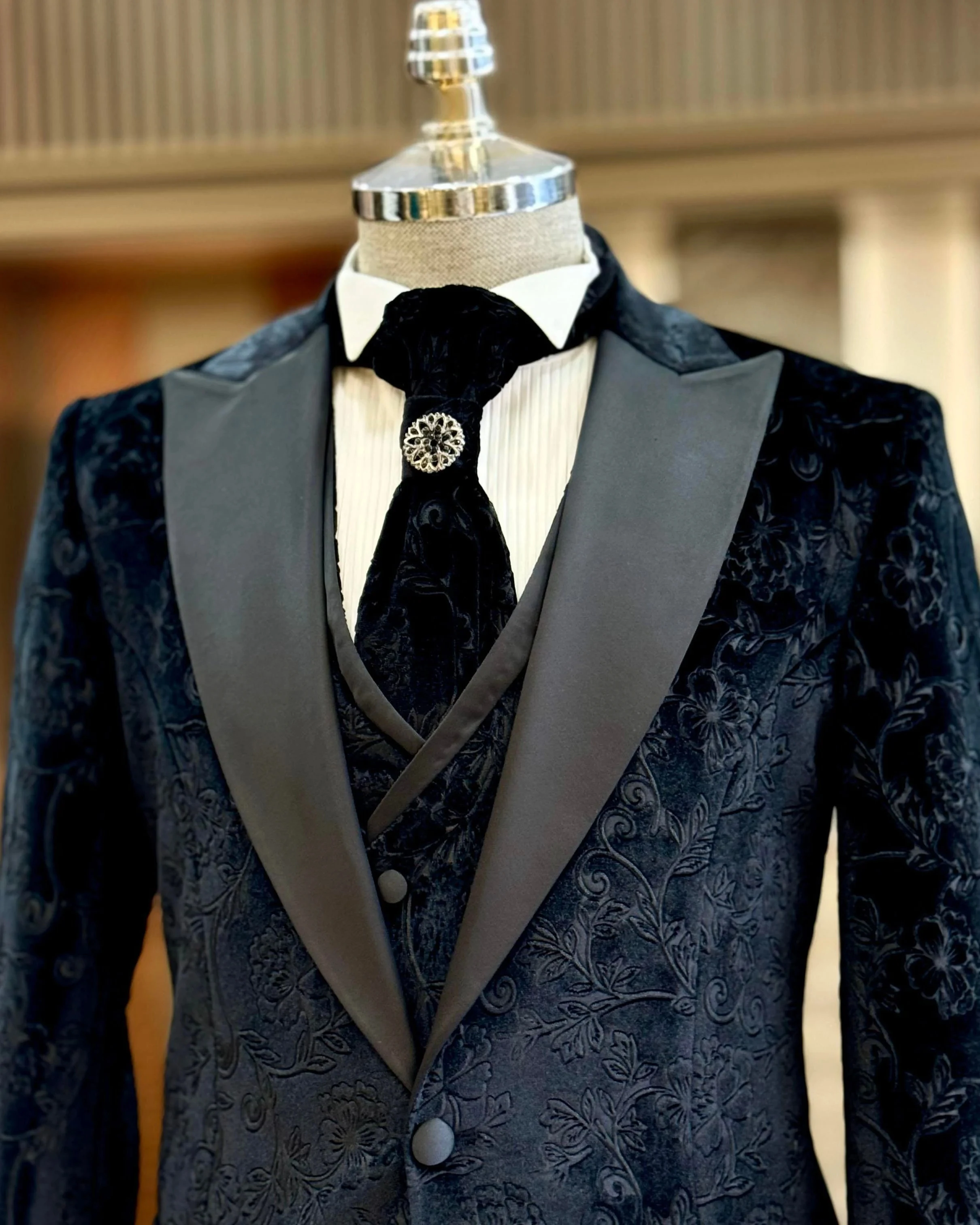 Vintage Jacquard Wedding Suits For Groom Peaked Lapel Single Breasted Tuxedos 3 Pcs Jacket Pants Vest Party Prom Customized