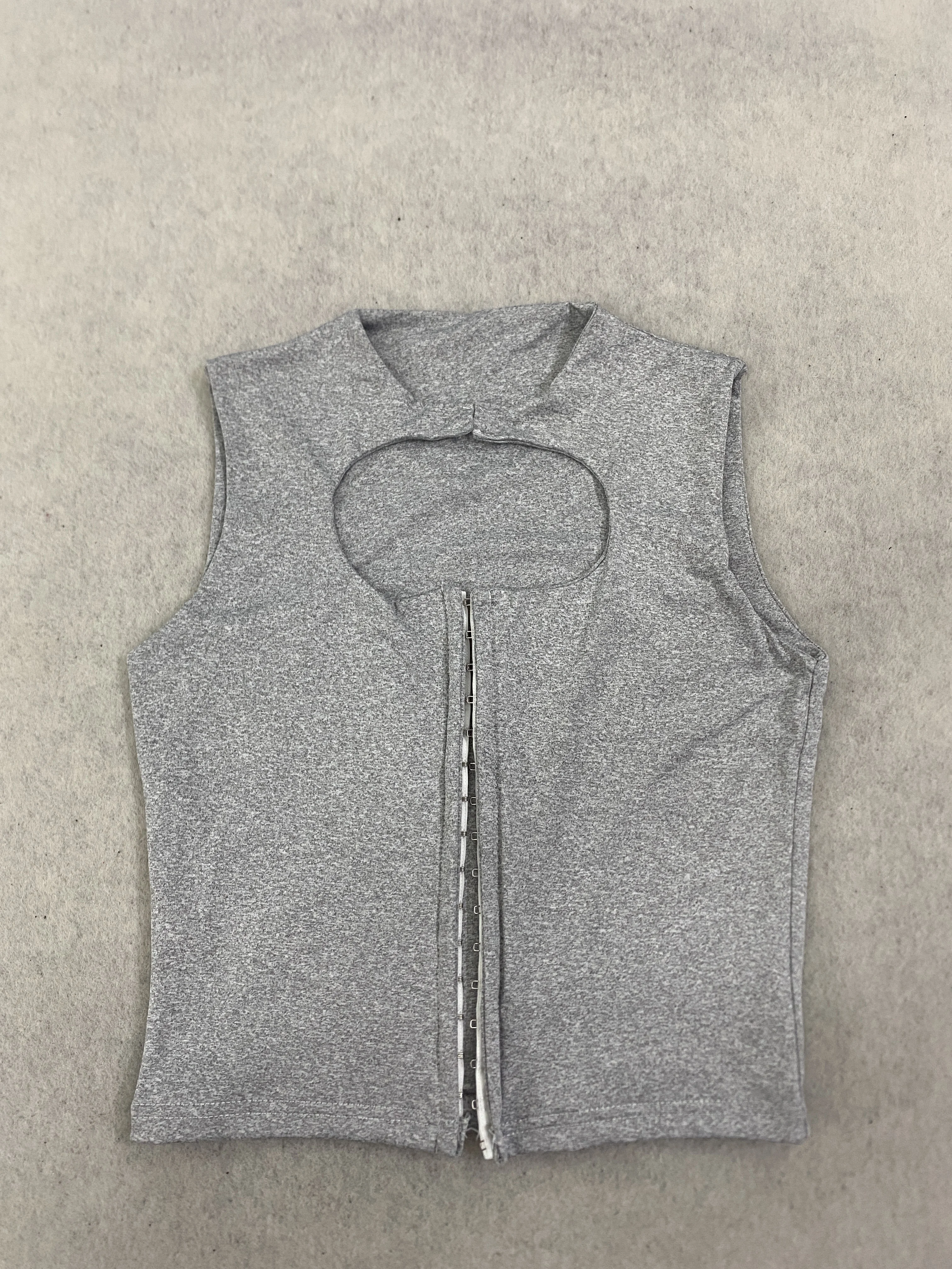 Y2K Streetwear Damen Asymmetrisches Cami-Top mit Hohlem Ausschnitt, Reißverschluss vorne, geraffter, figurbetonter, ärmelloser, kurzer Tank-Top – Detail 4