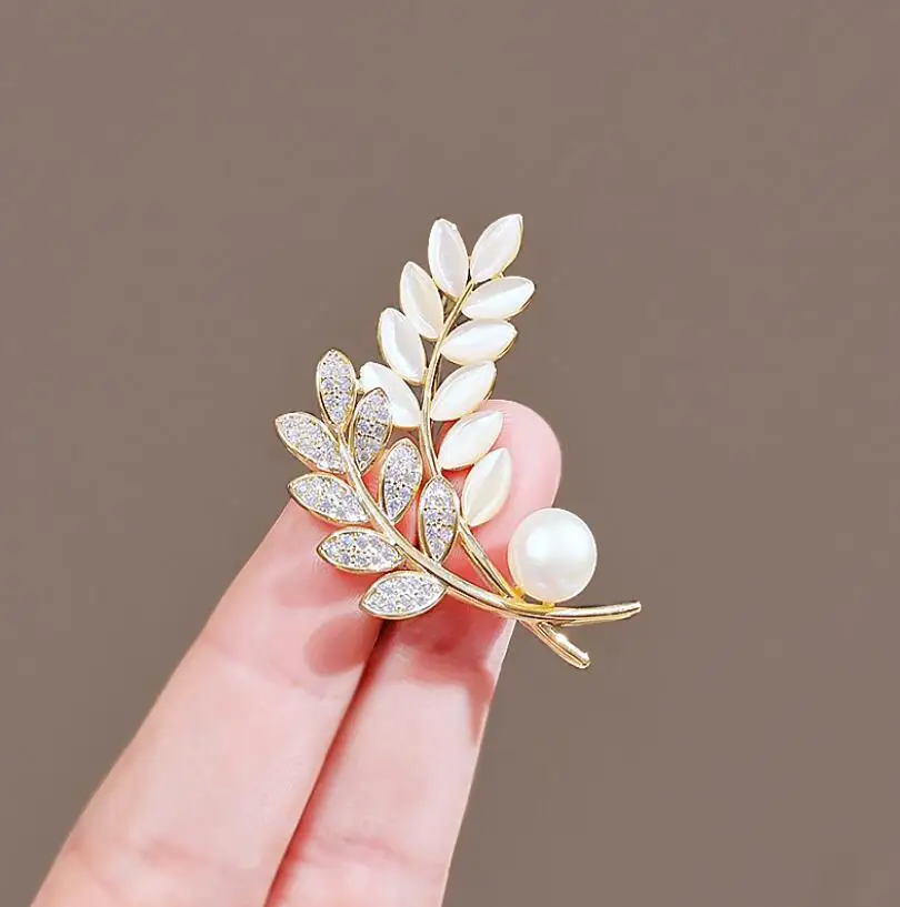 Temperament White Pearl Leaves Brooches For Women Rhinestone Pins Suit Coat Wedding Dating Party Brooch Jewelry Accessories