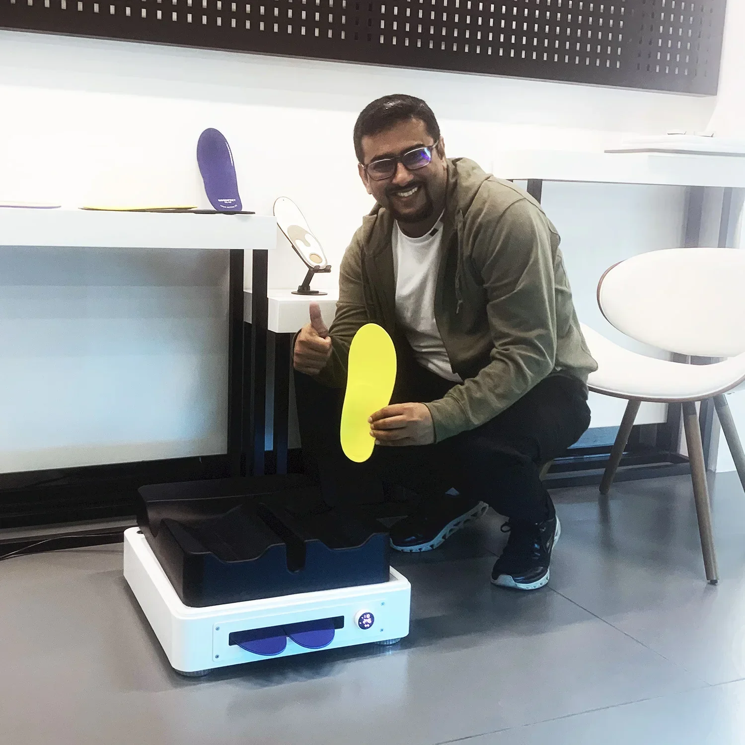 

2026Foot Pressure And Body Posture Scanning Podiatry Feet Scanner Orthotics Custom Fit Machine For Insoles