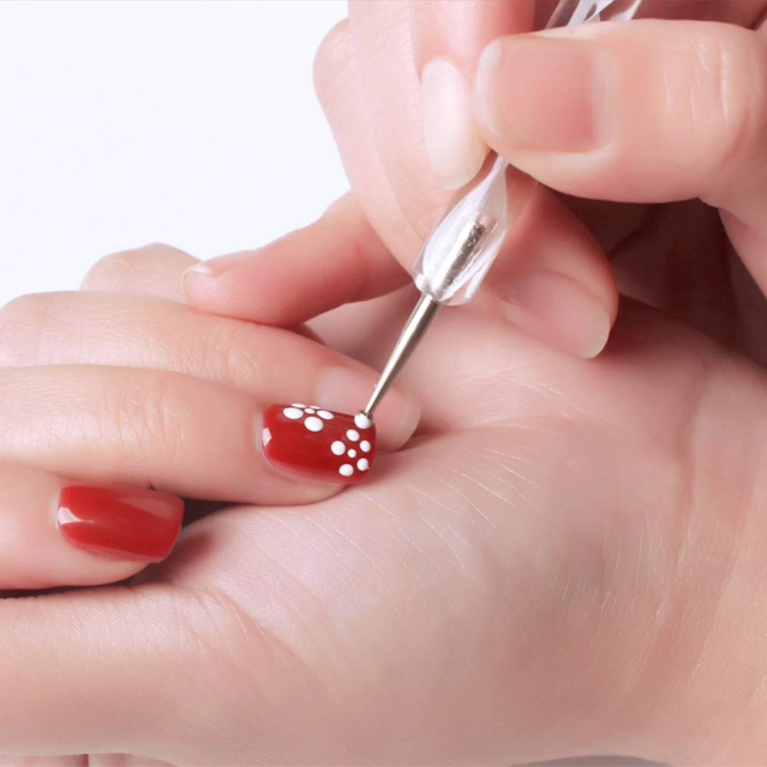 Atualizar aos resultados de qualidade de salão com esta coleção meticulosamente elaborada e inovadora de cuidados com as unhas de nível profissional. Elevar