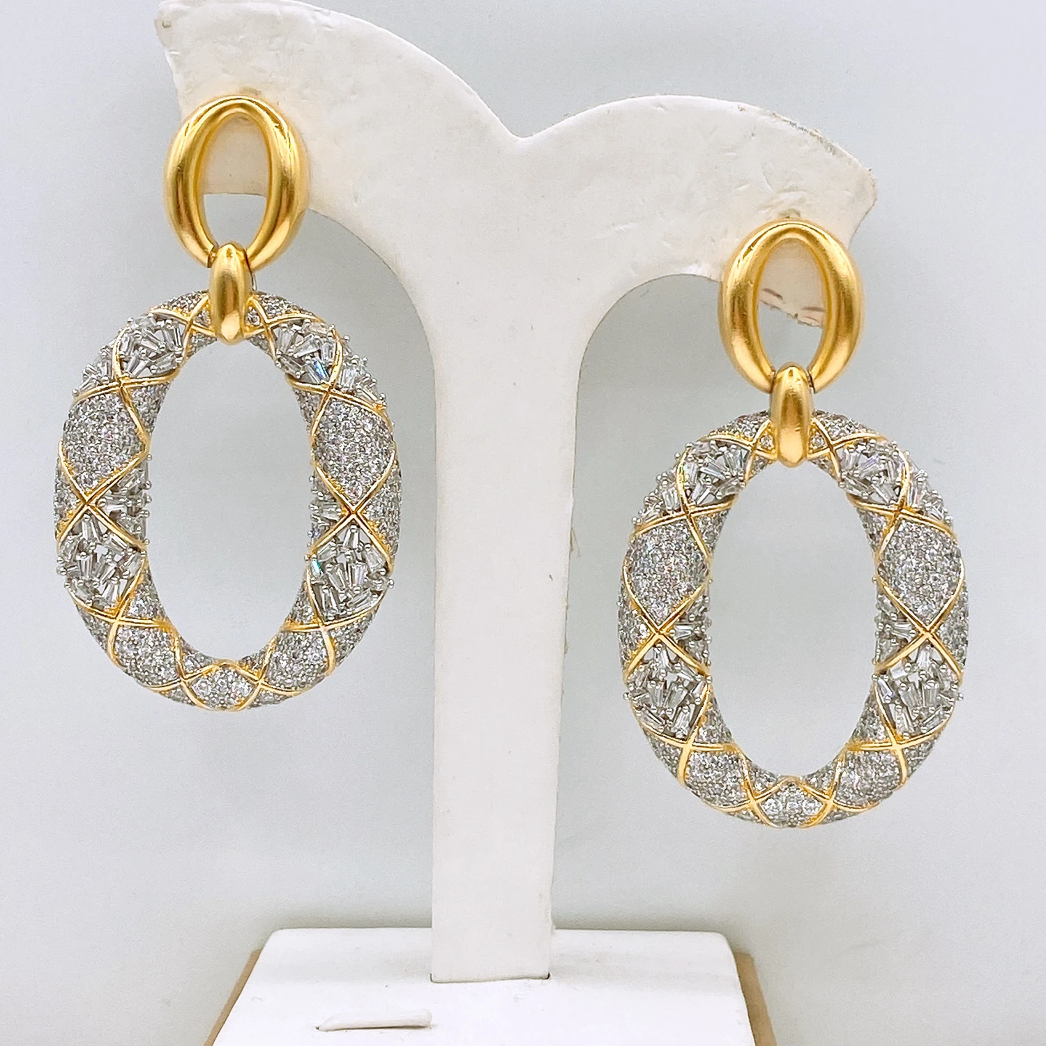Yulaili Women's Gold Plated Gold Bordered Silver Pave Oval Earrings Elegant Party Wedding Fashion Jewelry Accessories HE2500439