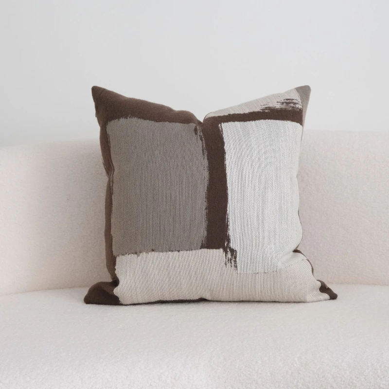 Brown edging pillow covers made of chenille fabric for sofa beds, decorated cushion covers for hotel sample rooms.