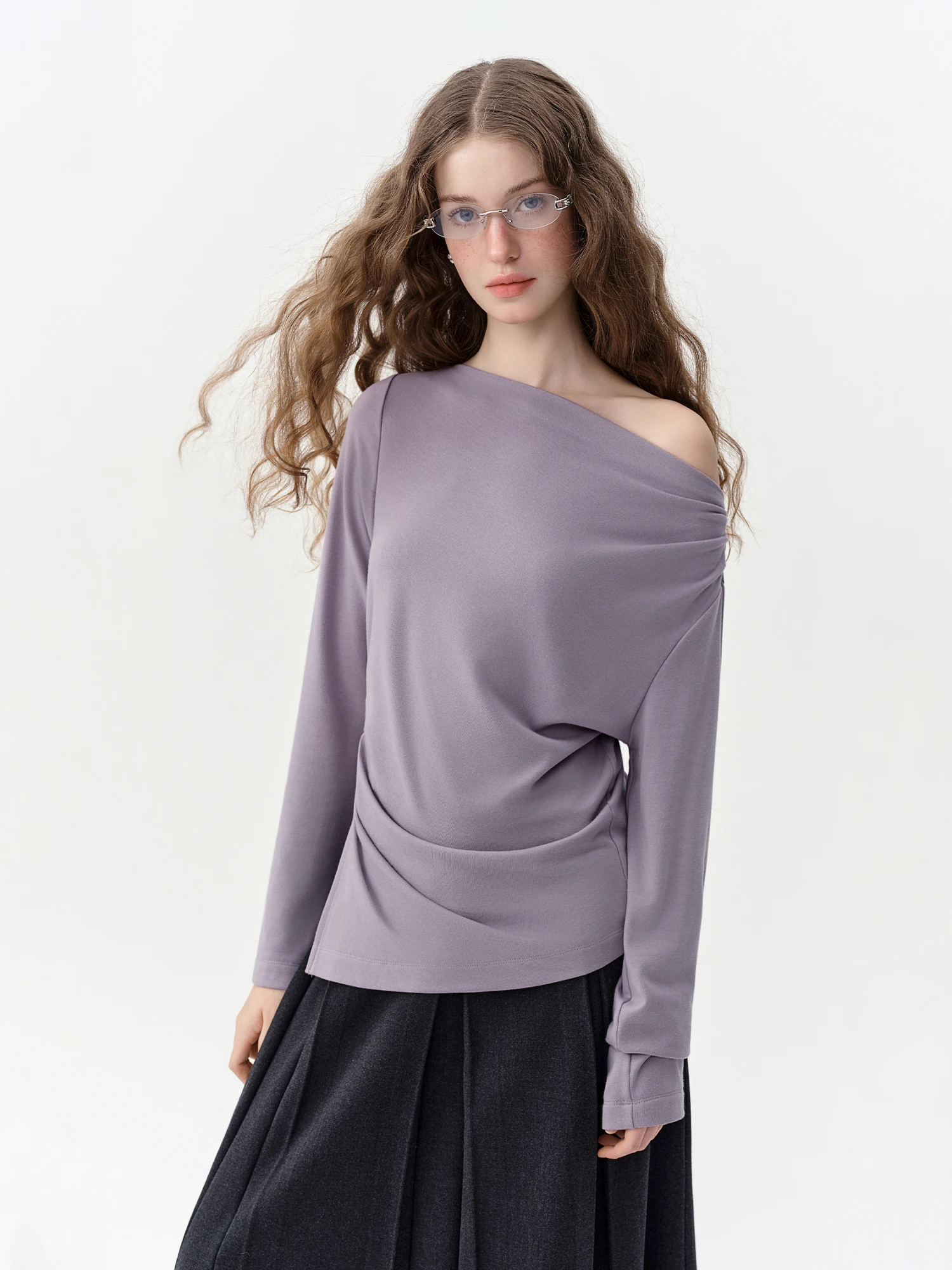 DUSHU Damen Off-Shoulder Drapierter Wasserfallausschnitt Langarm T-Shirt, Minimalistisches, Gerafftes, Schlankes, Elegantes Casual-Mode-Oberteil – Detail 12