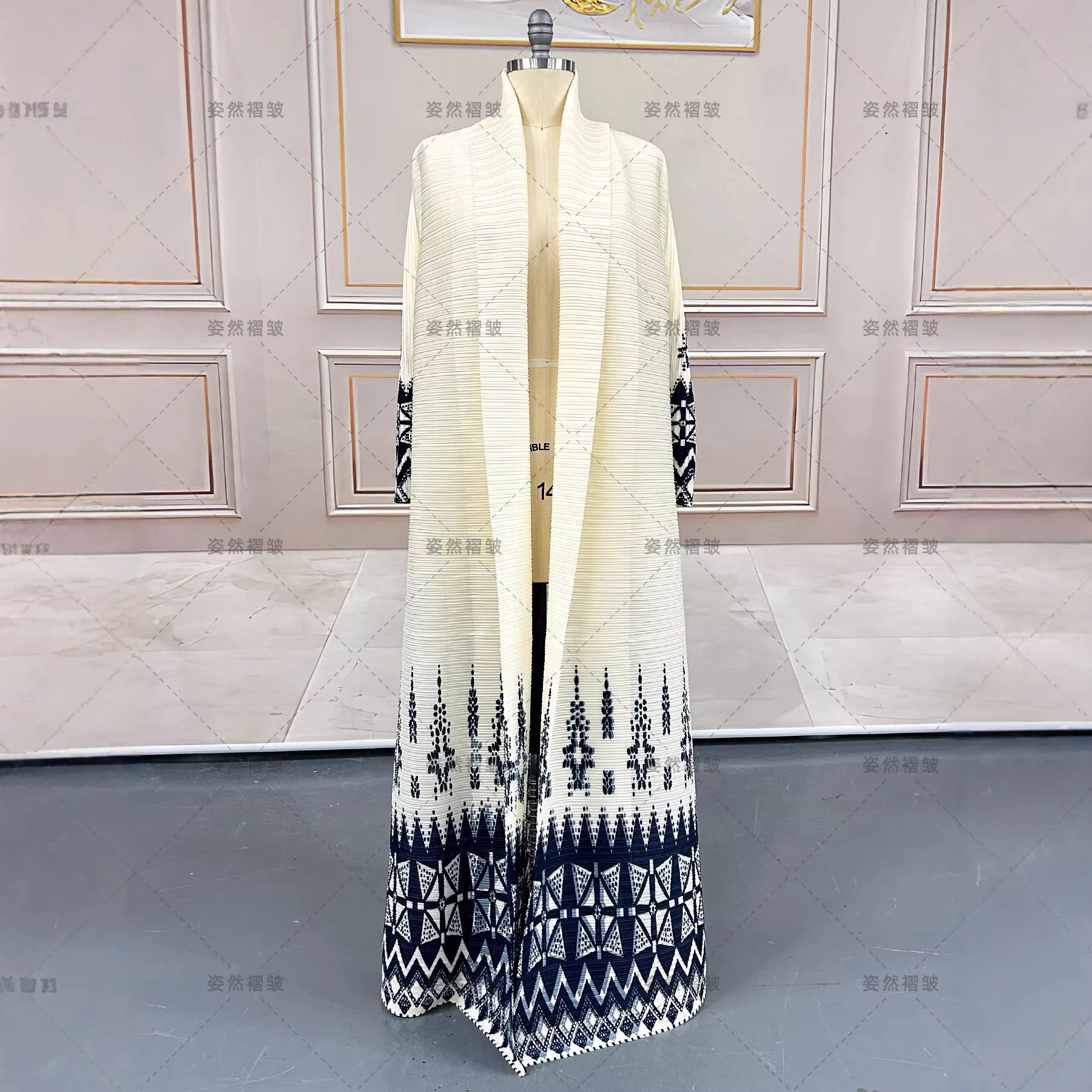 Miyake Pieghe 2026 Nuovo Medio Oriente Plus Size delle Donne Stampato Geometrico Pieghettato Abito Musulmano Cardigan Giacca A Maniche Lunghe Pieghettato