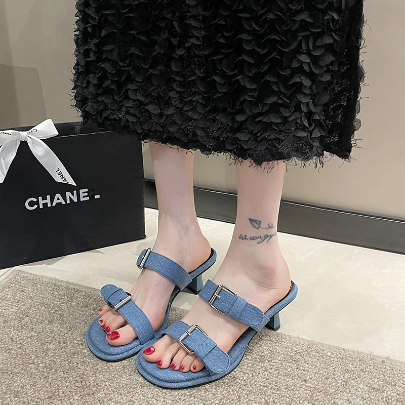 European and American Style Denim Belt Buckle Women Sandals with Open Toes and High-heeled Slippers Were Worn By Women.