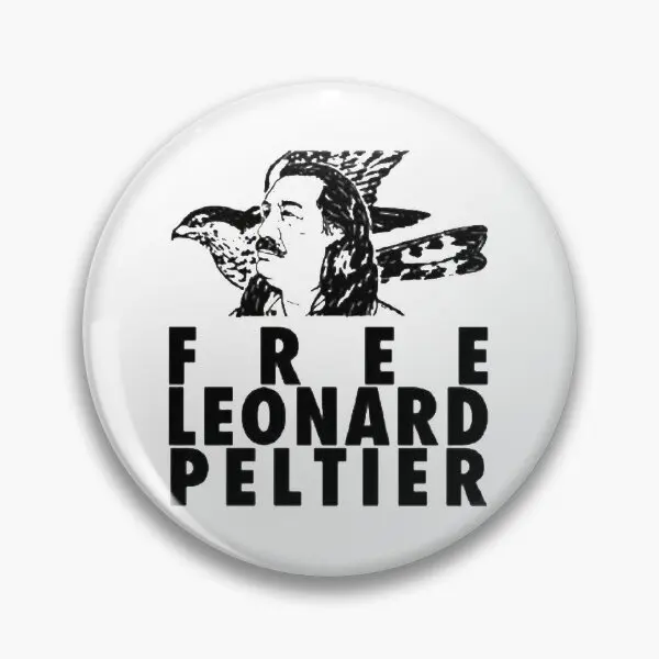 Free Leonard Peltier  Soft Button Pin Clothes Metal Women Cute Lapel Pin Collar Brooch Fashion Cartoon Gift Creative Funny Hat