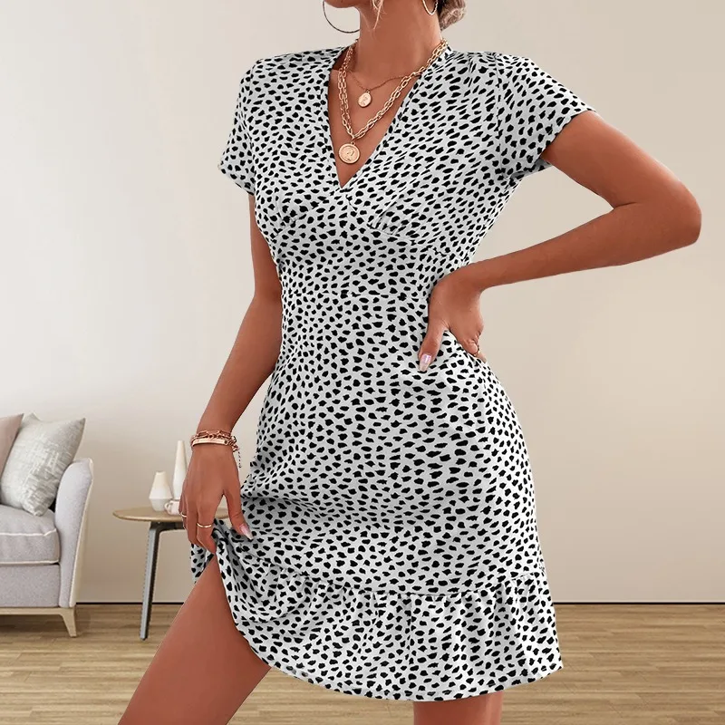 Amazon Cross border European and American Women's Wear 2024 Summer New Fashion V-neck Loose Leisure Holiday Print Dress for Wome