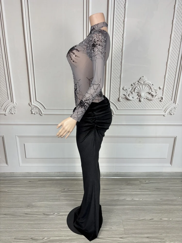 Vestido maxi feminino preto com strass – cintura de malha transparente brilhante, design com fenda alta e detalhes pendurados, perfeito para festa