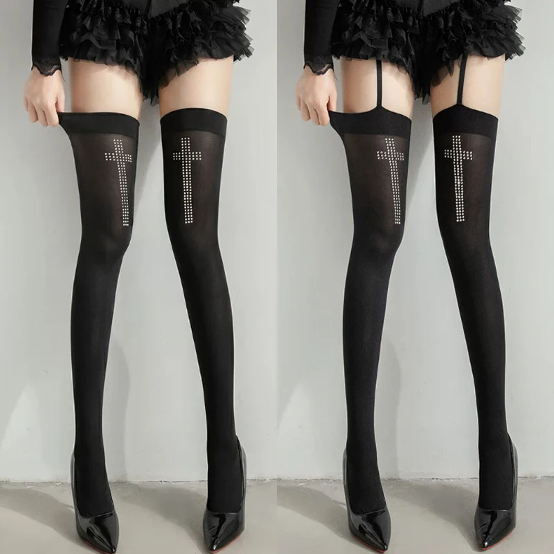 meias-femininas-pretas-de-cano-alto-com-rebites-cruzados-estilo-sexy-efeito-modelador-estilo-gotico-personalizado
