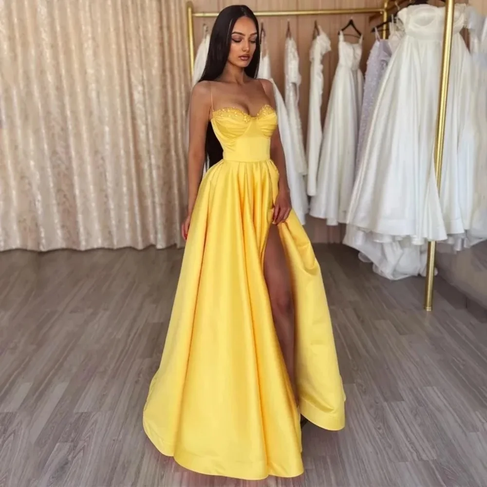 Robe de Soirée en Satin Jaune, Tenue Formelle, Col en Cœur, Bretelles Spaghetti, Paillettes Brillantes, Sexy, Fendue sur le Côté Haut, Ligne A, Bal de Promo