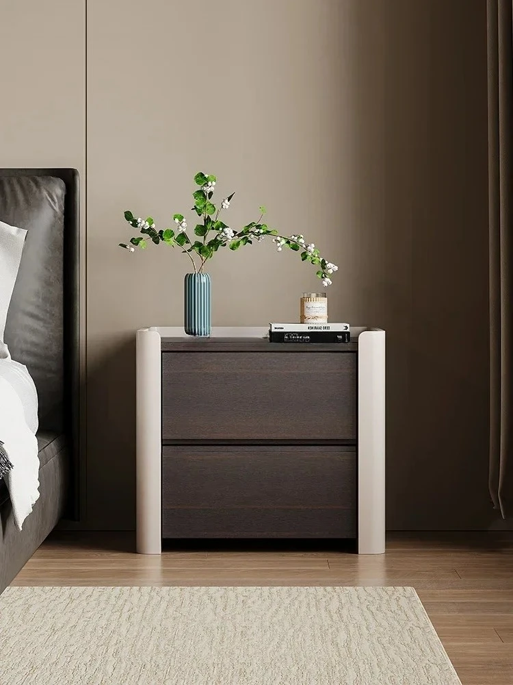 Italienischer minimalistischer Nachttisch für den Haushalt