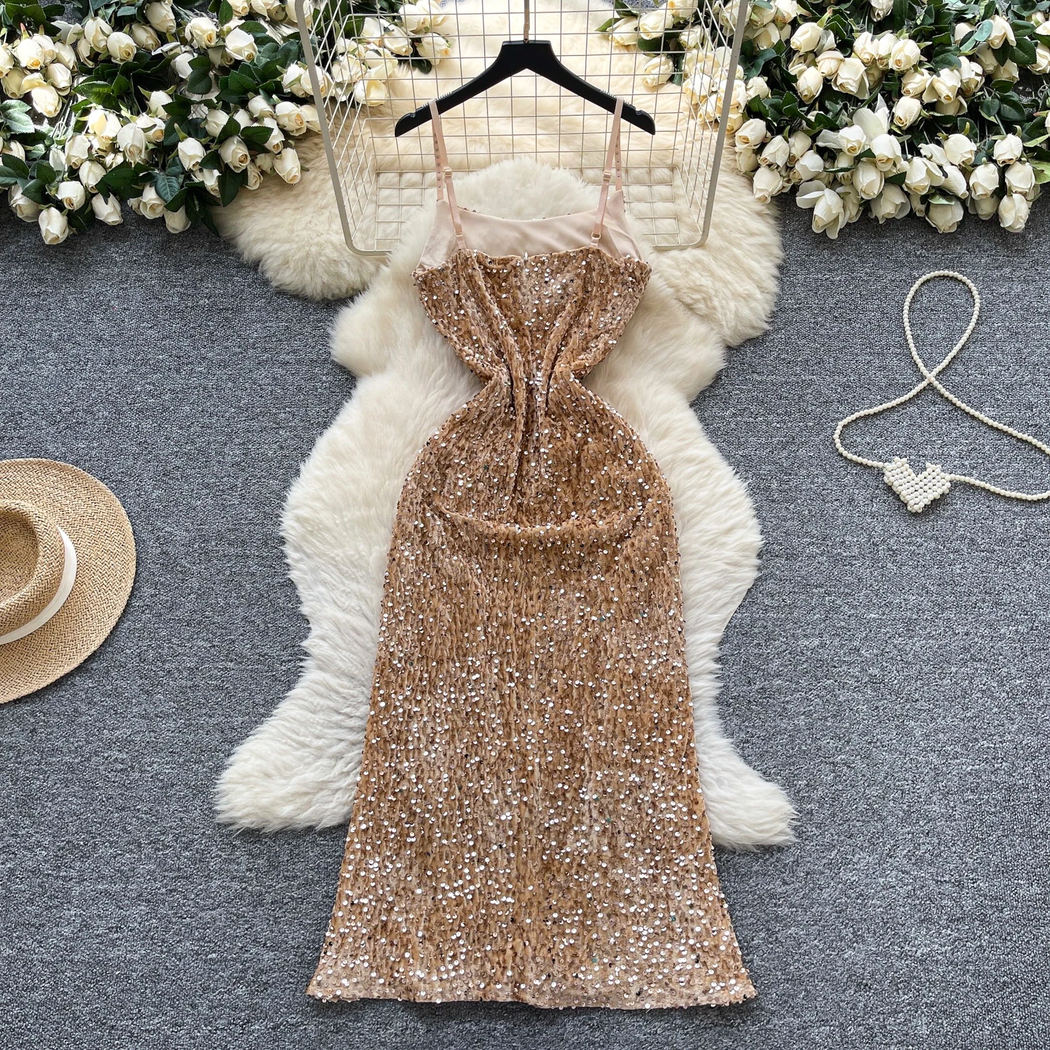Schickes, rückenfreies, figurbetontes Bleistiftkleid aus Velours mit Pailletten im Vintage-Stil. Elegante, feenhafte koreanische Mode für Damen