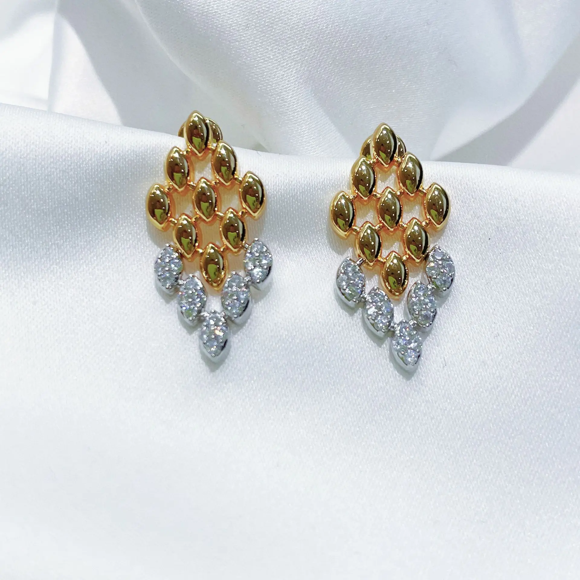 Rhombus two-color hollow earrings atmospheric fashion trend niche geometric zircon super flash light luxury earrings women