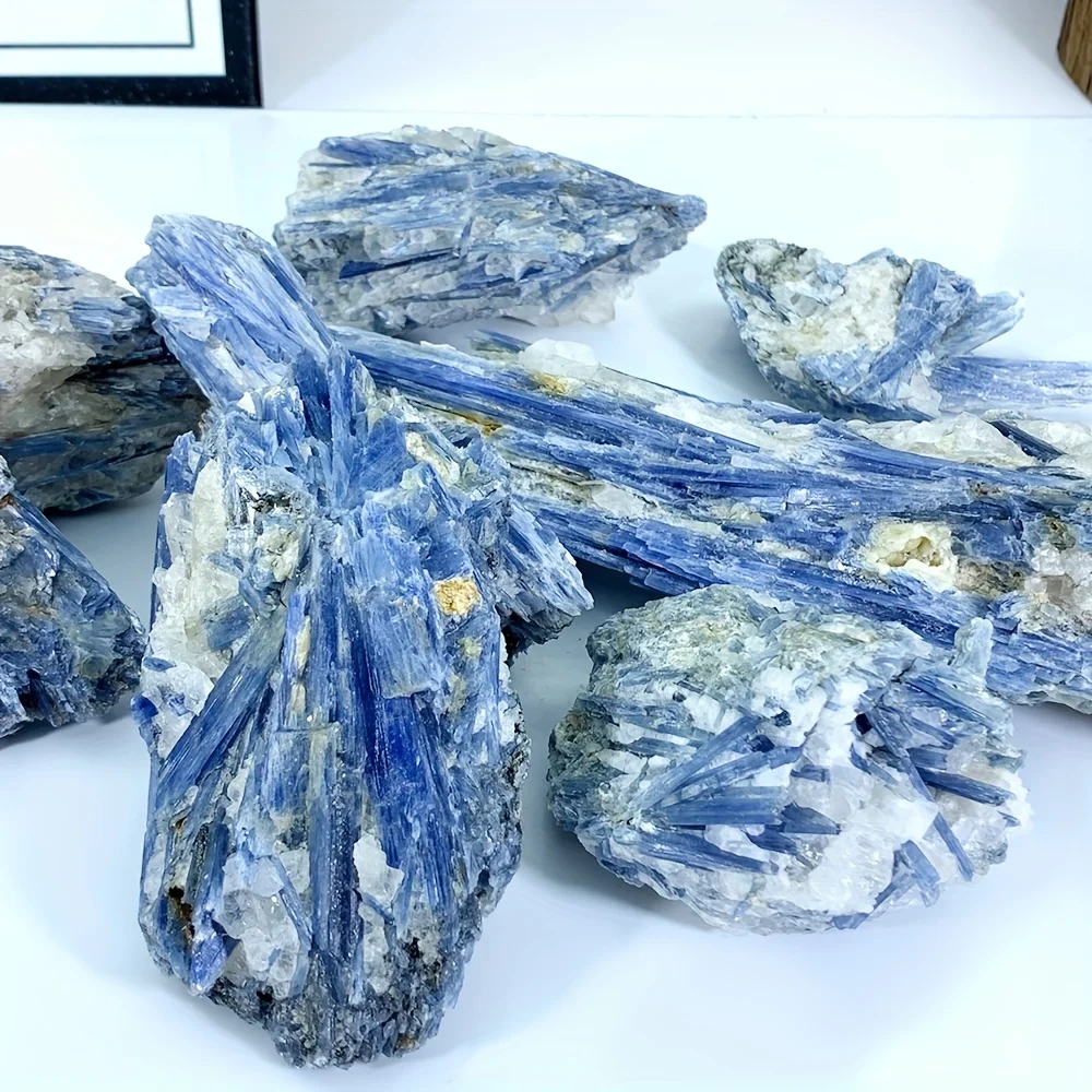 1 pièce d'échantillon de kyanite brute naturelle, cristal bleu rare pour l'énergie spirituelle, cadeau de Noël unique, décoration de la maison, spécimens minéraux