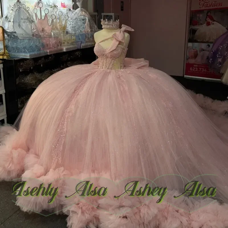 

Pink Shiny Quinceanera Dresses Ball Gown Lace Bow Beading Crystal Tiered Tull Birthday Payty Sweet 16 Dress Vestidos 15 De Anos