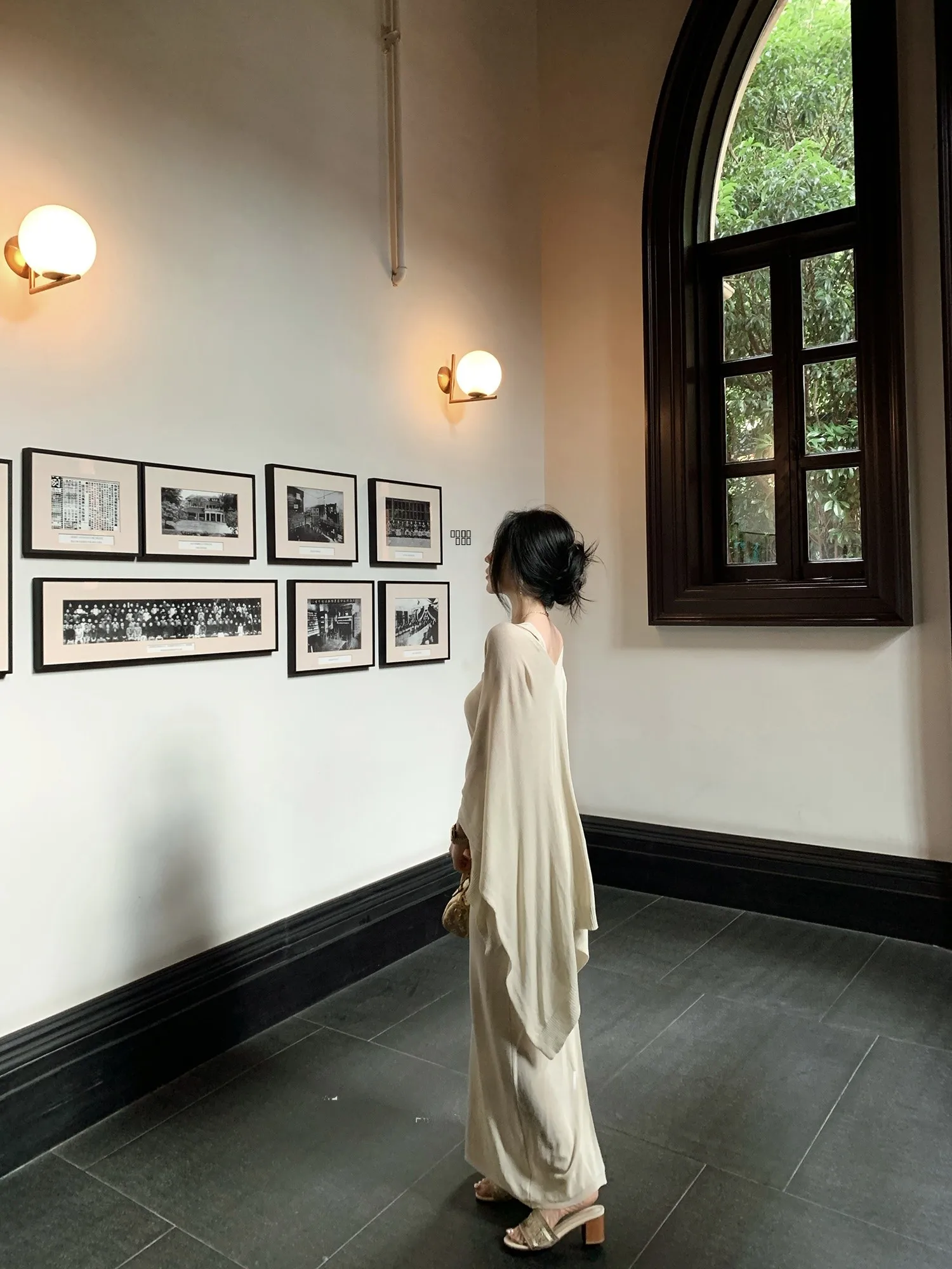 

Льняной летний комплект Ele: модный солнцезащитный костюм из двух предметов (юбка и футболка) Zhou Zhang Chapter Arena Light Maturi