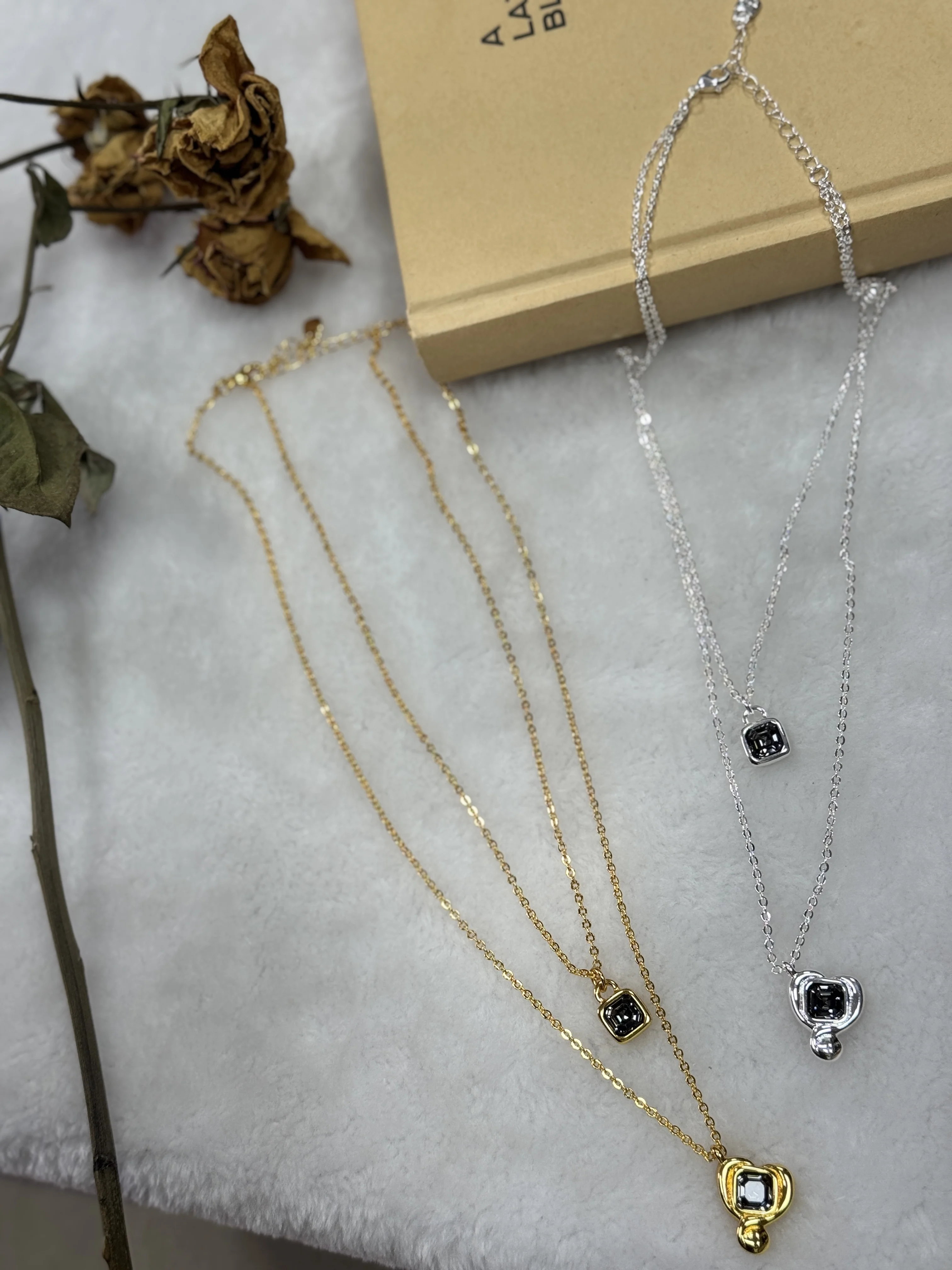 

New UNOde50 24K Gold/Silver Necklace - Luxury Jewelry At Unbeatable Discounts