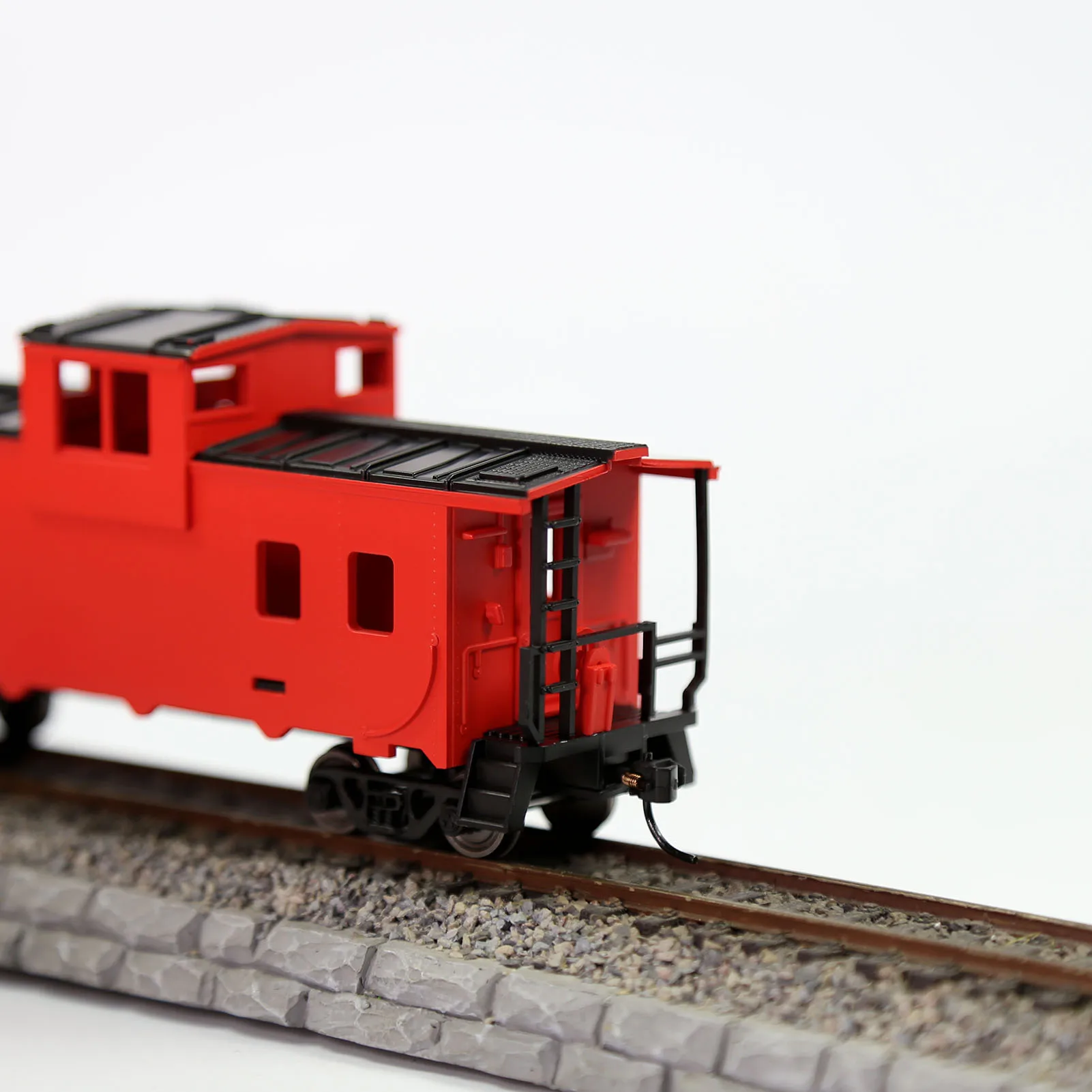 1 Unit Evemodel Trains - Painted Unlettered HO Scale 36\' Wide Vision Caboose Wagons C8763