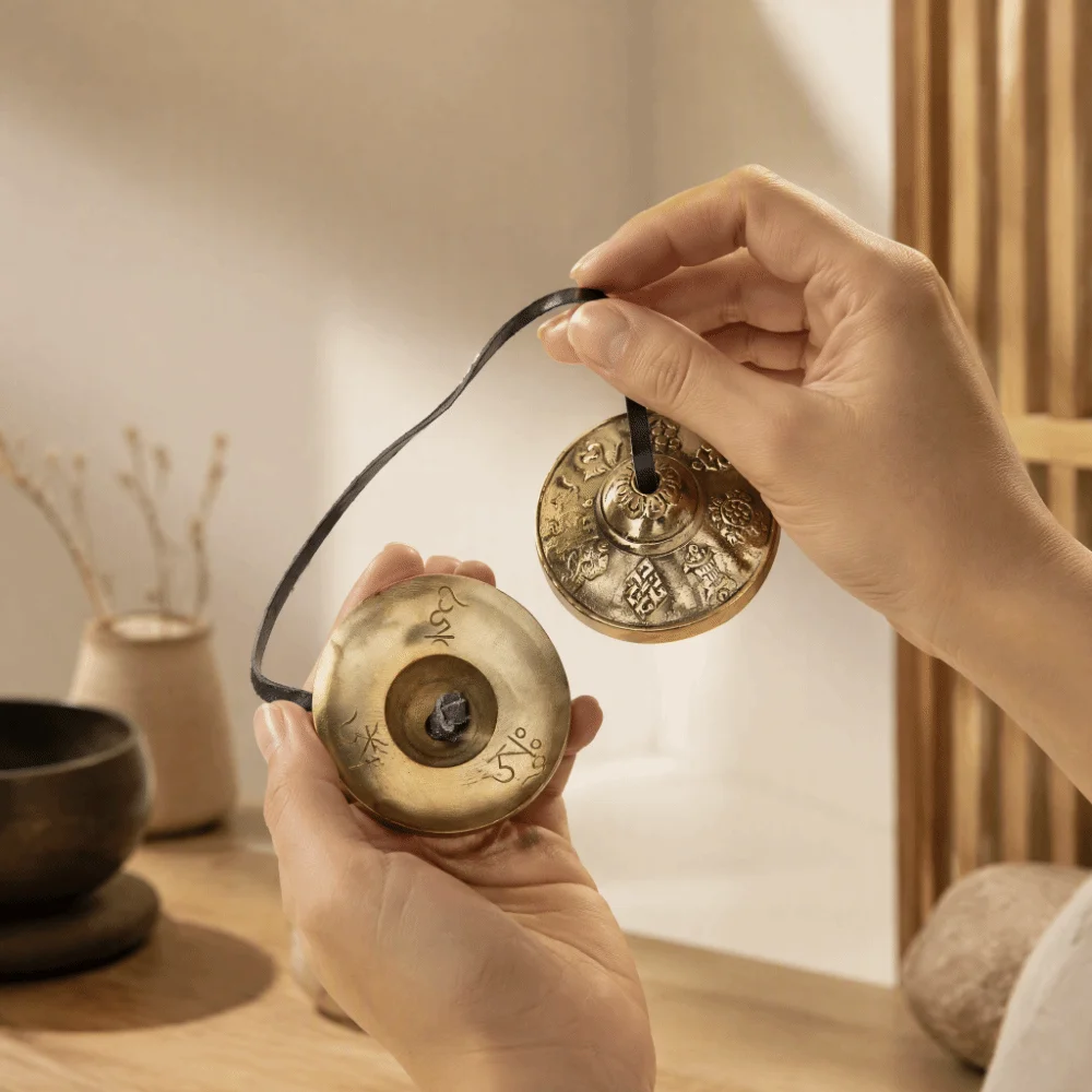 Brass Material Meditation Chime Bell 6.5 cm Diameter 8 Lucky Symbols Embossed Relaxation Musical Instruments