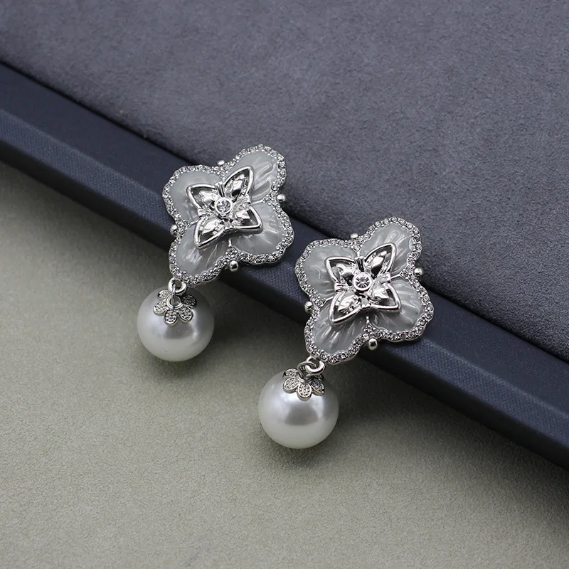 

French imitation Fritillaria cross colored glass Pearl four-leaf clover earrings ring earrings set