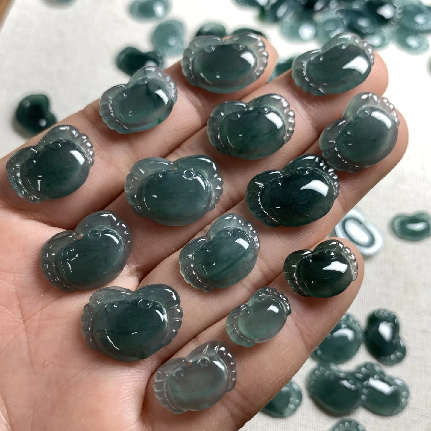 

Natural Myanmar A-grade Jade Ice Blue Water Crab Pendant Women's Jade Charms DIY Jewelry Accessories Wholesale Drop Shipping