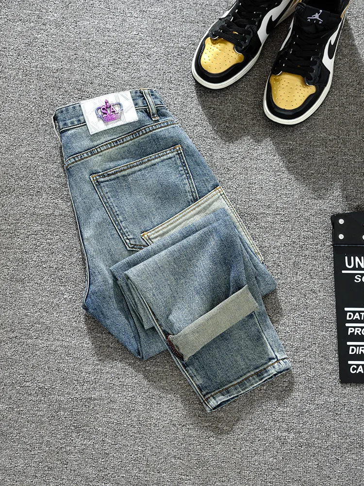 กางเกงยีนส์วินเทจผู้ชายสไตล์เรโทร ดีไซน์แฟชั่นสตรีททรงสลิมฟิต ขาตรงเล็กน้อย รุ่นใหม่ปี 2025