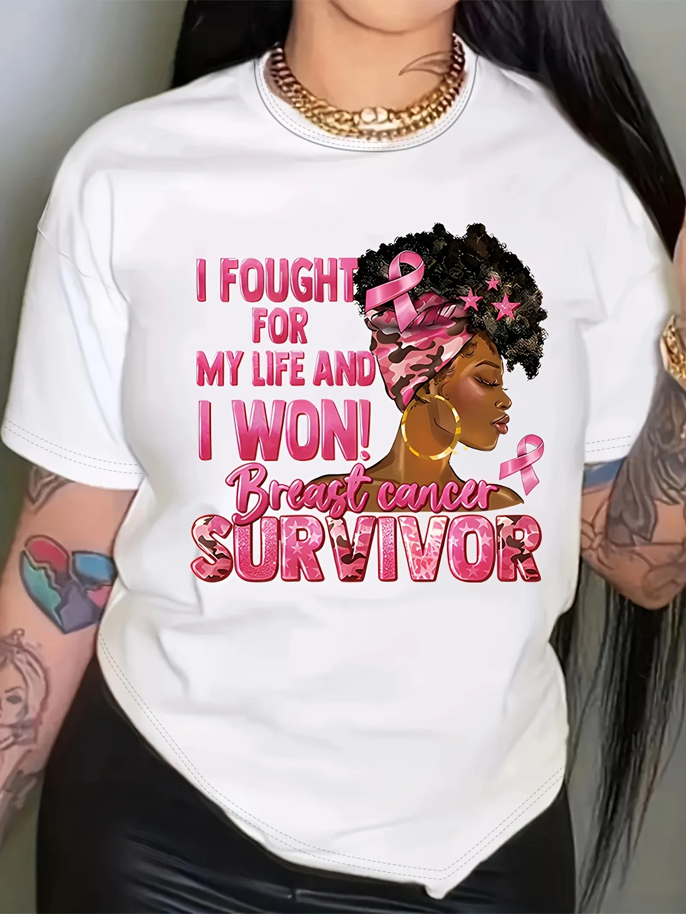 تي شيرت ملهم مقاس كبير للنساء - شريط وردي من Survivor وطباعة تصفيفة الشعر الأفرو، مزيج بوليستر قابل للتمدد، رقبة دائرية، قصير #3